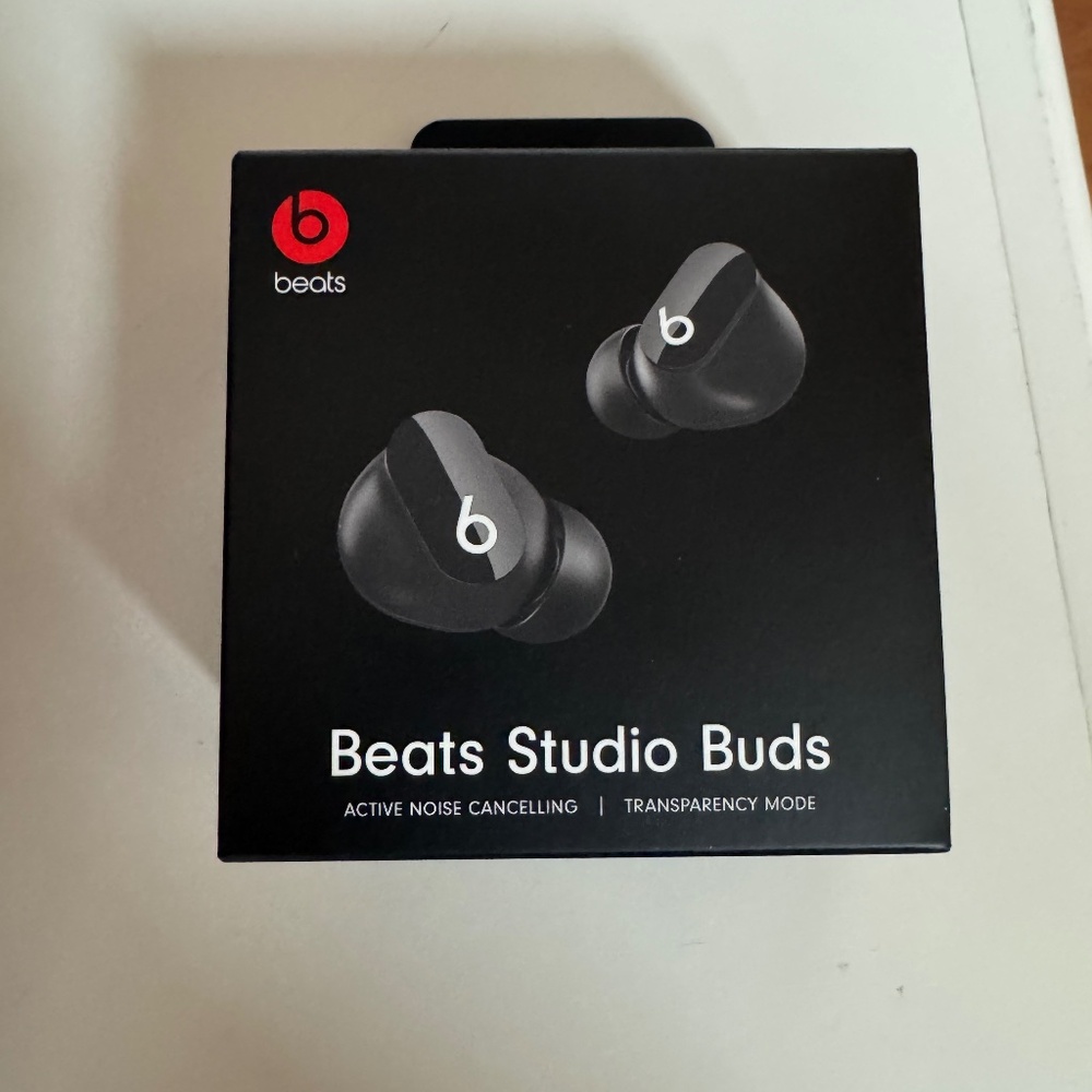 Beats Studio buds black NWT